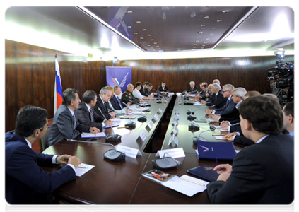 Prime Minister Vladimir Putin chairs a meeting of the Russian Popular Front Coordination Council|21 september, 2011|16:35