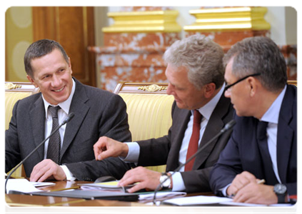 Natural Resources and Ecology Minister Yury Trutnev, Minister of Industry and Trade Viktor Khristenko and Minister of Civil Defence, Emergencies and Disaster Relief Sergei Shoigu|21 september, 2011|19:11