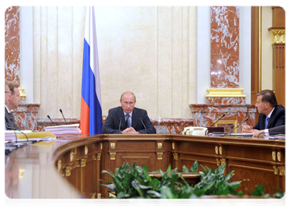 Prime Minister Vladimir Putin at a Government meeting|21 september, 2011|19:11