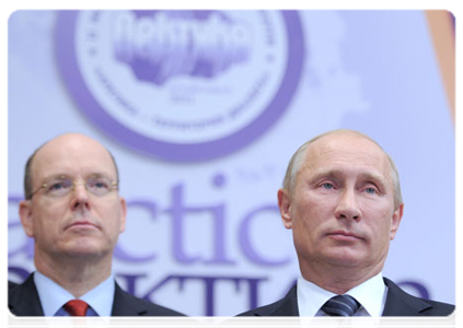 Prime Minister Vladimir Putin and Prince Albert II of Monaco during a video conference with the Prirazlomnaya offshore oil platform|22 september, 2011|17:47