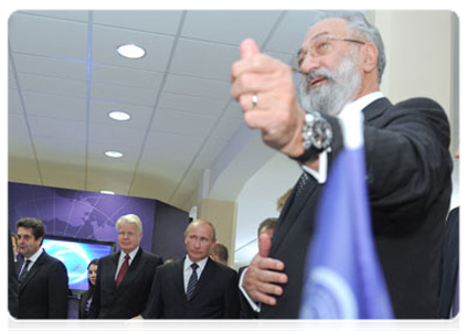 Prime Minister Vladimir Putin visiting an exhibition of the Russian Geographical Society devoted to the Arctic and the International Arctic Forum during his trip to Arkhangelsk|22 september, 2011|17:48