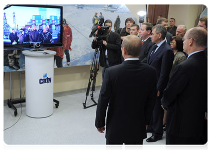 Prime Minister Vladimir Putin during a video conference with the Prirazlomnaya ice-resistant oil platform|22 september, 2011|17:48