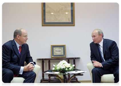 Prime Minister Vladimir Putin with ruling Prince Albert II of Monaco at the International Arctic Forum in Archangelsk|22 september, 2011|18:27