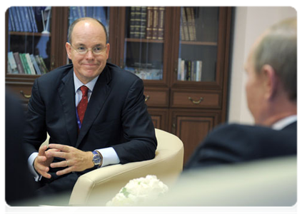 Ruling Prince Albert II of Monaco at a meeting with Prime Minister Vladimir Putin at the International Arctic Forum in Archangelsk|22 september, 2011|18:27
