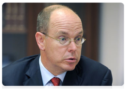 Ruling Prince Albert II of Monaco at a meeting with Prime Minister Vladimir Putin at the International Arctic Forum in Archangelsk|22 september, 2011|18:27