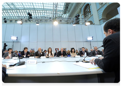 Prime Minister Vladimir Putin taking part in the United Russia conference session “Civil Society: Partnership and Justice”|23 september, 2011|16:12