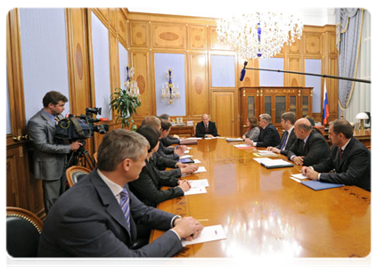 Prime Minister Vladimir Putin chairs at a conference on the provision of state services for the public|26 september, 2011|11:57