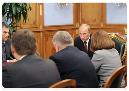 Prime Minister Vladimir Putin chairs at a conference on the provision of state services for the public|26 september, 2011|11:57