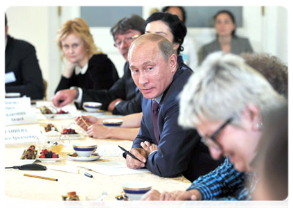 Prime Minister Vladimir Putin meets with Russian writers attending the Russian Book Union’s conference|28 september, 2011|16:45