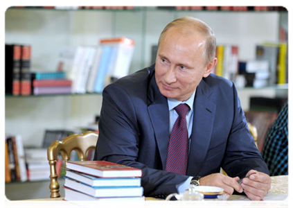 Председатель Правительства Российской Федерации В.В.Путин встретился с российскими писателями-участниками съезда Российского книжного союза|28 сентября, 2011|16:47