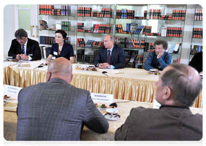 Prime Minister Vladimir Putin meets with Russian writers attending the Russian Book Union’s conference|28 september, 2011|16:47