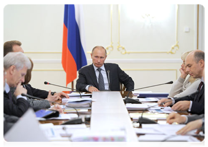 Prime Minister Vladimir Putin at a meeting on improving legislation on state and municipal purchases and forming a federal contract system|29 september, 2011|15:52