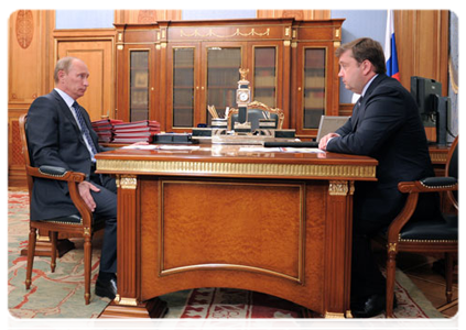 Prime Minister Vladimir Putin meets with Governor of the Tver Region Andrei Shevelyov|3 september, 2011|12:49