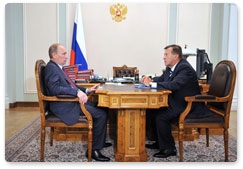 Prime Minister Vladimir Putin meets with First Deputy Prime Minister Viktor Zubkov