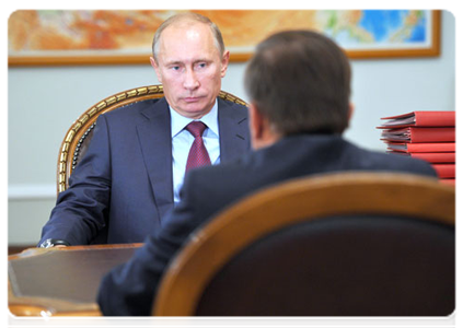 Prime Minister Vladimir Putin meets with First Deputy Prime Minister Viktor Zubkov|30 september, 2011|11:23