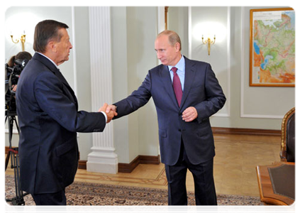 Prime Minister Vladimir Putin meets with First Deputy Prime Minister Viktor Zubkov|30 september, 2011|11:23