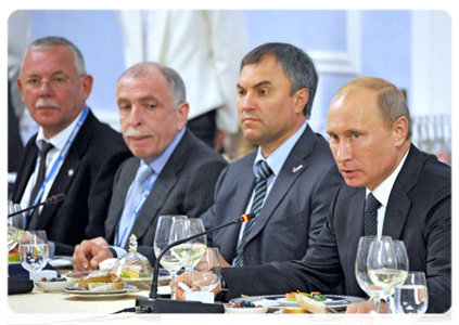 Vladimir Putin continued his meeting with the regional leaders of the Northwestern Federal District who are members of the United Russia party by hosting a working dinner|5 september, 2011|21:13