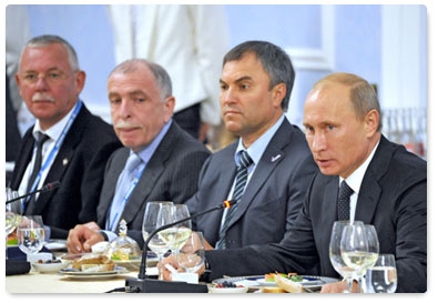 Vladimir Putin continued his meeting with the regional leaders of the Northwestern Federal District who are members of the United Russia party by hosting a working dinner