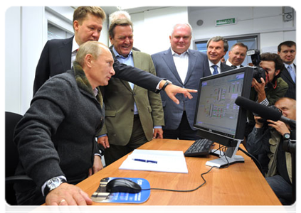 Prime Minister Vladimir Putin initiates the flow of gas into the underwater section of Nord Stream|6 september, 2011|16:54