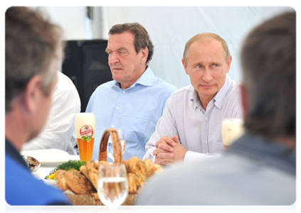 Prime Minister Vladimir Putin and Gerhard Schroeder, the former German chancellor and chairman of Nord Stream’s shareholders’ committee, at an informal meeting with project participants|6 september, 2011|17:22