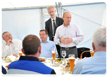 Prime Minister Vladimir Putin and Gerhard Schroeder, the former German chancellor and chairman of Nord Stream’s shareholders’ committee, at an informal meeting with project participants|6 september, 2011|17:22