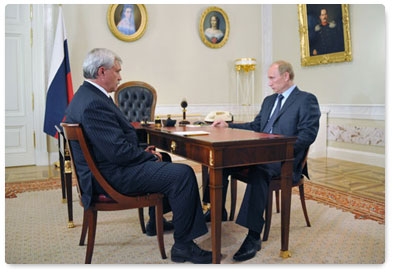 Prime Minister Vladimir Putin meets with St Petersburg Governor Georgy Poltavchenko