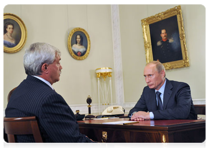 Prime Minister Vladimir Putin meets with St Petersburg Governor Georgy Poltavchenko|6 september, 2011|20:49