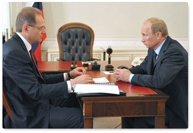 Prime Minister Vladimir Putin meets with Novosibirsk Governor Vasily Yurchenko in St Petersburg