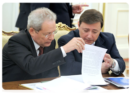 Minister of Regional Development Viktor Basargin and Deputy Prime Minister and Presidential Envoy to the North Caucasus Federal District Alexander Khloponin at a meeting of the Government Presidium|7 september, 2011|16:12