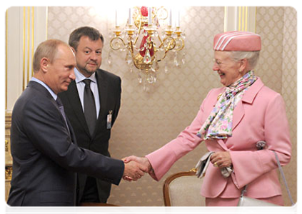 Prime Minister Vladimir Putin meeting with Queen Margrethe II of Denmark|7 september, 2011|17:01