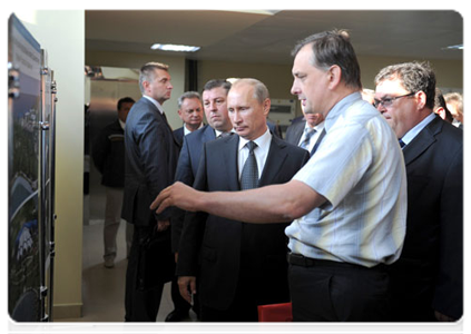 After touring the Far Eastern Federal University, Vladimir Putin visits the construction site of the Primorye Oceanarium|8 september, 2011|15:29
