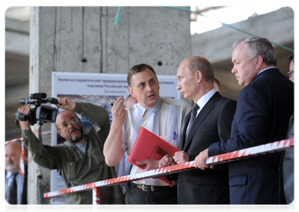 After touring the Far Eastern Federal University, Vladimir Putin visits the construction site of the Primorye Oceanarium|8 september, 2011|15:32