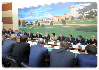 Prime Minister Vladimir Putin at a meeting On the Development of the Far Eastern Federal University and the Legacy of the APEC Summit in Vladivostok|8 september, 2011|15:43