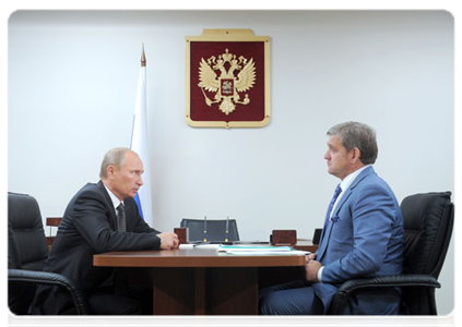 Prime Minister Vladimir Putin meeting with Primorye Territory Governor Sergei Darkin|8 september, 2011|16:56