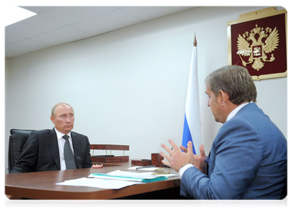 Prime Minister Vladimir Putin meeting with Primorye Territory Governor Sergei Darkin|8 september, 2011|17:01
