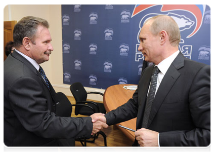 Prime Minister Vladimir Putin receiving people at the public reception room of the United Russia chairman in Vladivostok. The reception was attended by First Deputy Prime Minister Igor Shuvalov|8 september, 2011|17:46