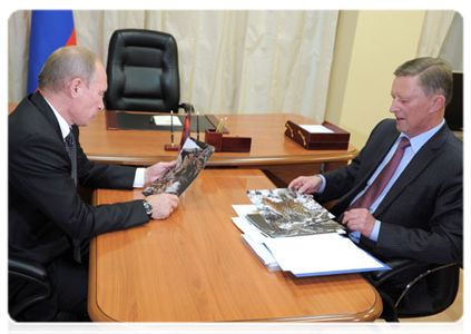 Prime Minister Vladimir Putin meeting with Deputy Prime Minister Sergei Ivanov|8 september, 2011|20:02