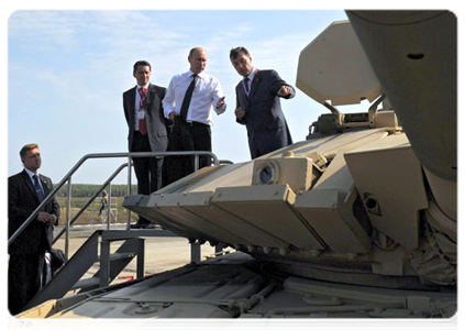 Prime Minister Vladimir Putin at the 8th International Exhibition of Arms and Military Equipment (REA 2011) in Nizhny Tagil|9 september, 2011|14:39