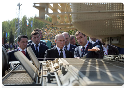 Prime Minister Vladimir Putin at the 8th International Exhibition of Arms and Military Equipment (REA 2011) in Nizhny Tagil|9 september, 2011|14:41
