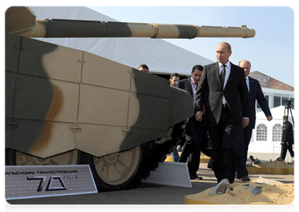 Prime Minister Vladimir Putin at the 8th International Exhibition of Arms and Military Equipment (REA 2011) in Nizhny Tagil|9 september, 2011|14:41