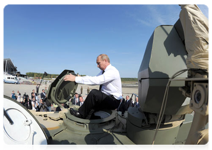 Prime Minister Vladimir Putin at the 8th International Exhibition of Arms and Military Equipment (REA 2011) in Nizhny Tagil|9 september, 2011|14:41