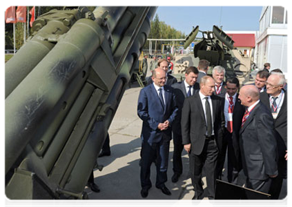 Prime Minister Vladimir Putin at the 8th International Exhibition of Arms and Military Equipment (REA 2011) in Nizhny Tagil|9 september, 2011|15:02