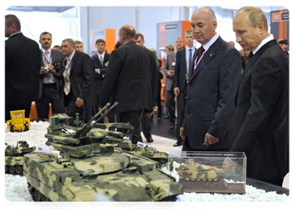 Prime Minister Vladimir Putin at the 8th International Exhibition of Arms and Military Equipment (REA 2011) in Nizhny Tagil|9 september, 2011|15:02