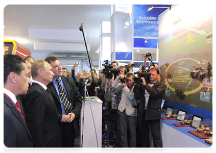 Prime Minister Vladimir Putin at the 8th International Exhibition of Arms and Military Equipment (REA 2011) in Nizhny Tagil|9 september, 2011|15:02