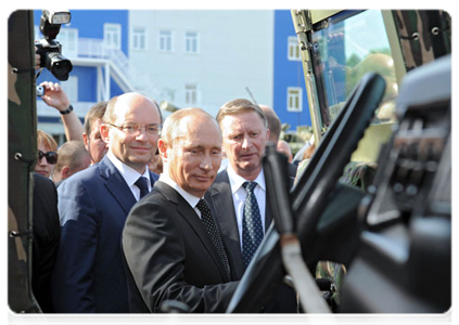Prime Minister Vladimir Putin at the 8th International Exhibition of Arms and Military Equipment (REA 2011) in Nizhny Tagil|9 september, 2011|15:02