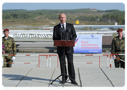 Prime Minister Vladimir Putin addresses attendees of the 8th International Exhibition of Arms, Military Equipment and Ammunition in Nizhny Tagil|9 september, 2011|15:43