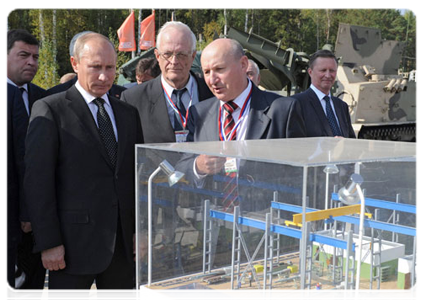 Prime Minister Vladimir Putin at the 8th International Exhibition of Arms and Military Equipment (REA 2011) in Nizhny Tagil|9 september, 2011|15:47