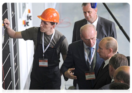 Prime Minister Vladimir Putin visiting Uralvagonzavod in Nizhny Tagil|9 september, 2011|17:31