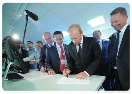 Prime Minister Vladimir Putin visiting Uralvagonzavod in Nizhny Tagil|9 september, 2011|17:31