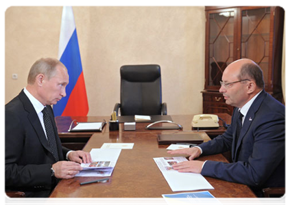 Prime Minister Vladimir Putin at a working meeting with Sverdlovsk Region Governor Alexander Misharin|9 september, 2011|17:46